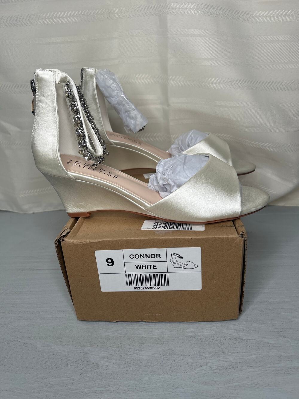 Journee Collection Connor Women's White Wedge Sandal Open Toe Ankle Strap Size 9